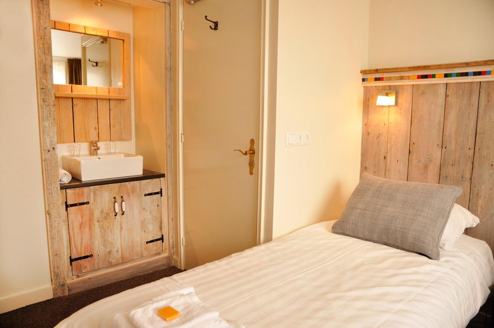 B&B De Wadvaarder Midsland Bilik gambar